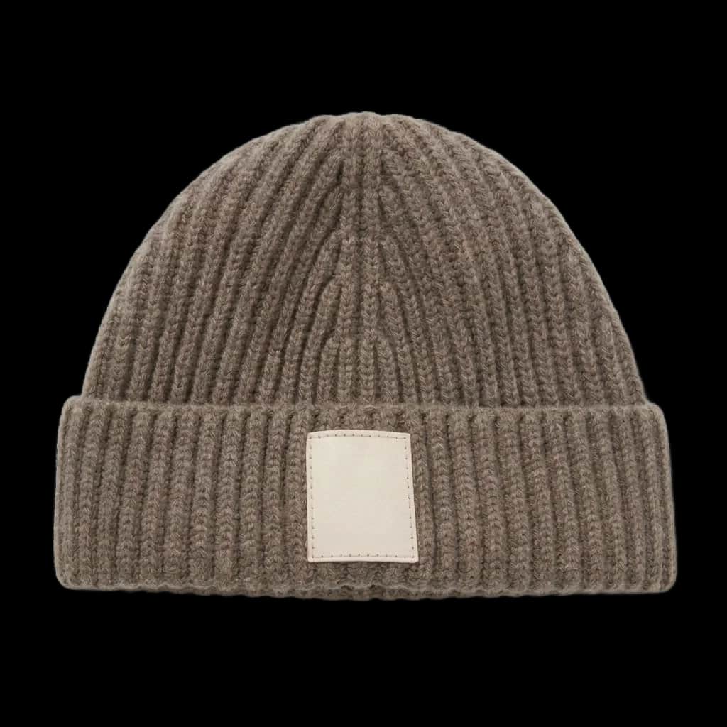 Ribbed beanie with patch